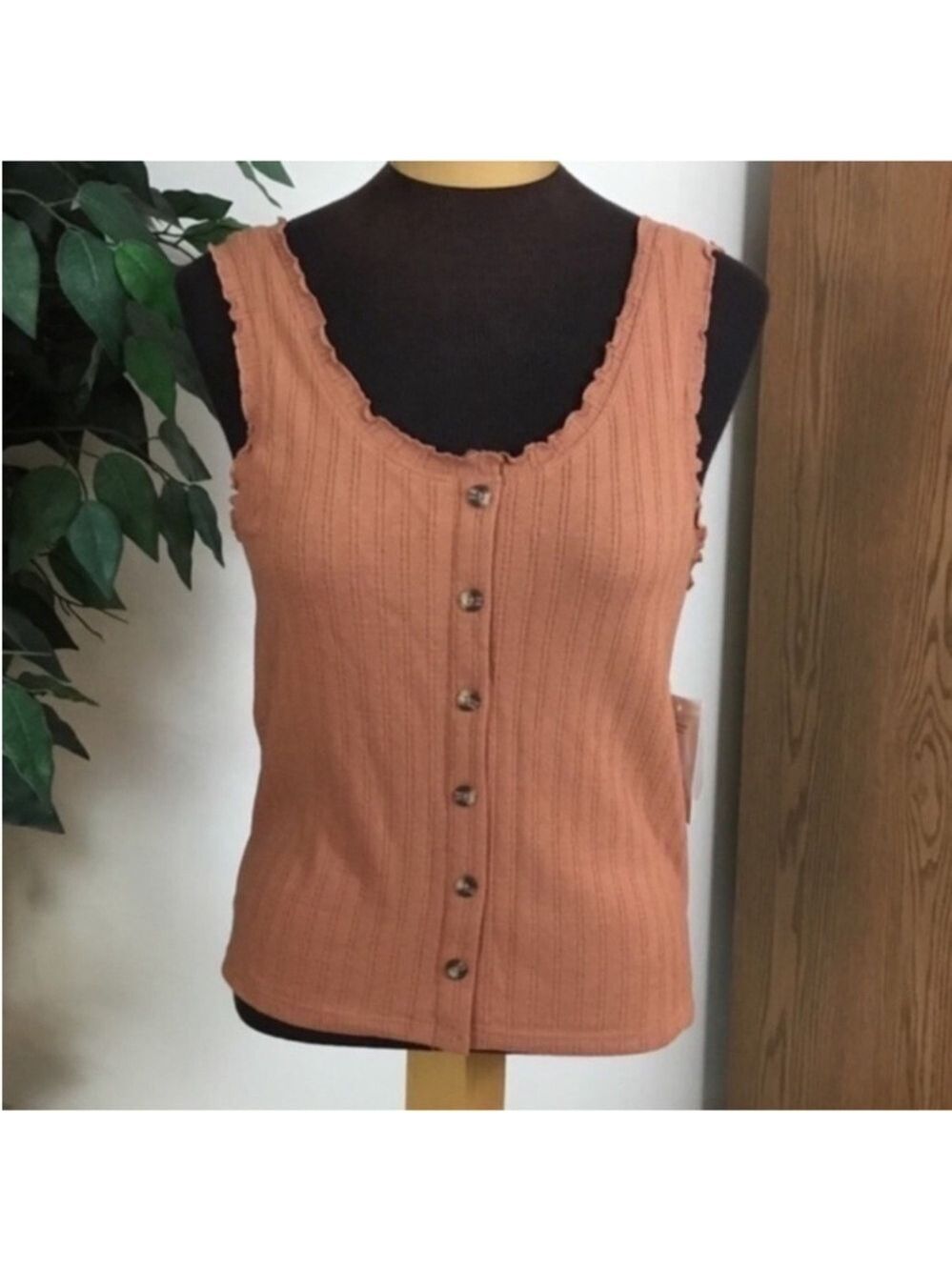 SO button down sleeveless tank Woman’s Junior’s size XL cinnamon scoop neck - Picture 1 of 11